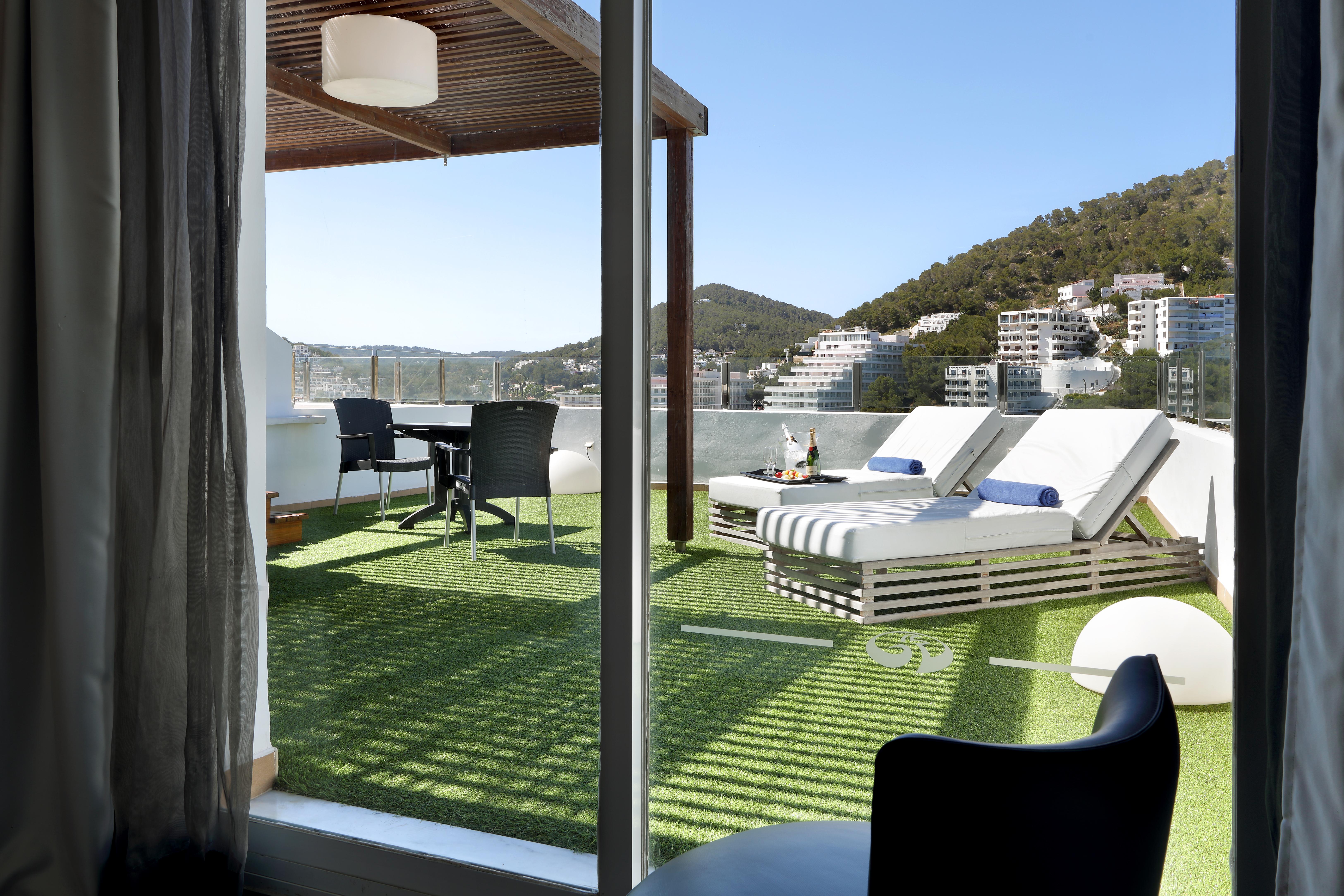 Palladium Hotel Cala Llonga - Adults Only Eksteriør bilde