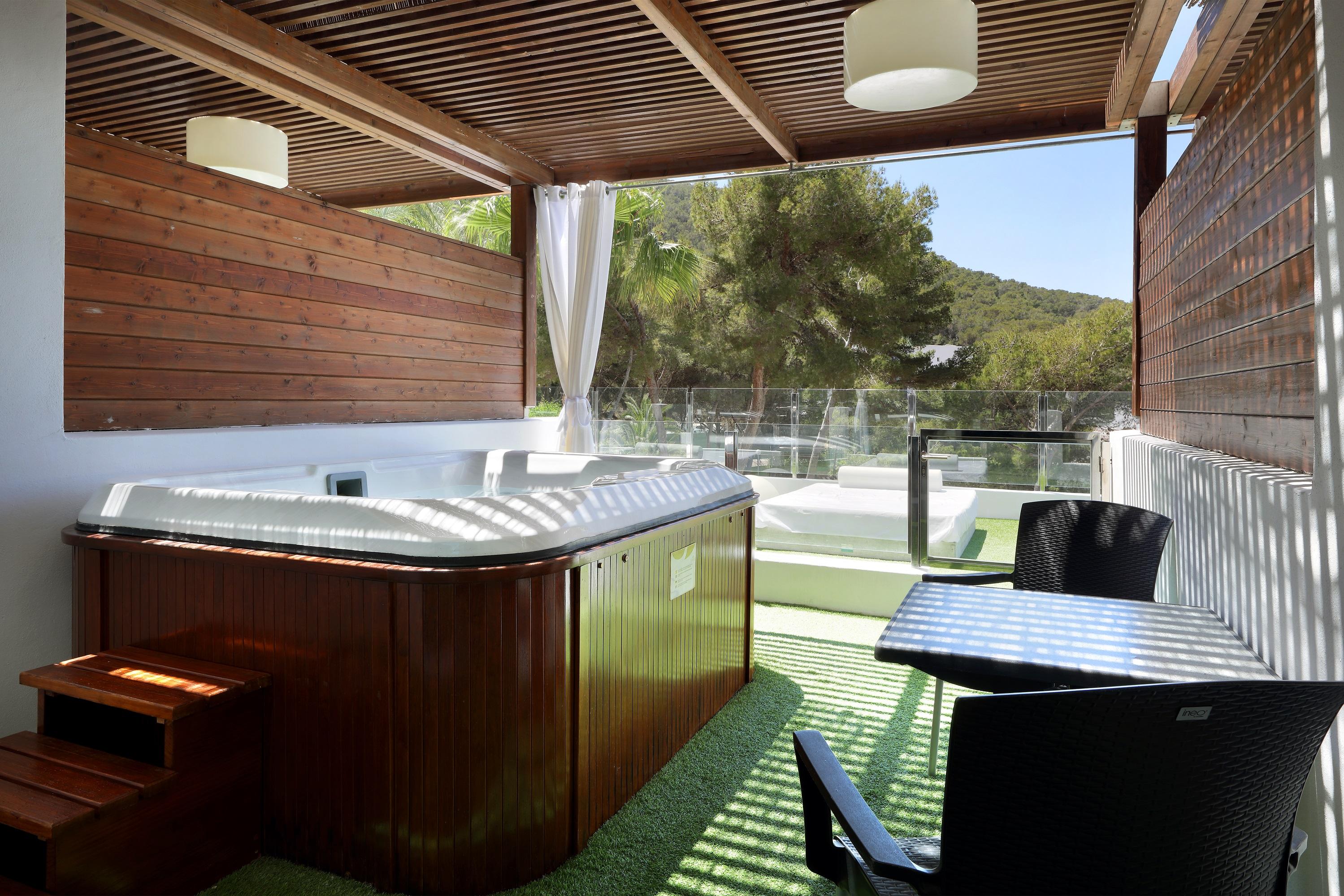 Palladium Hotel Cala Llonga - Adults Only Eksteriør bilde