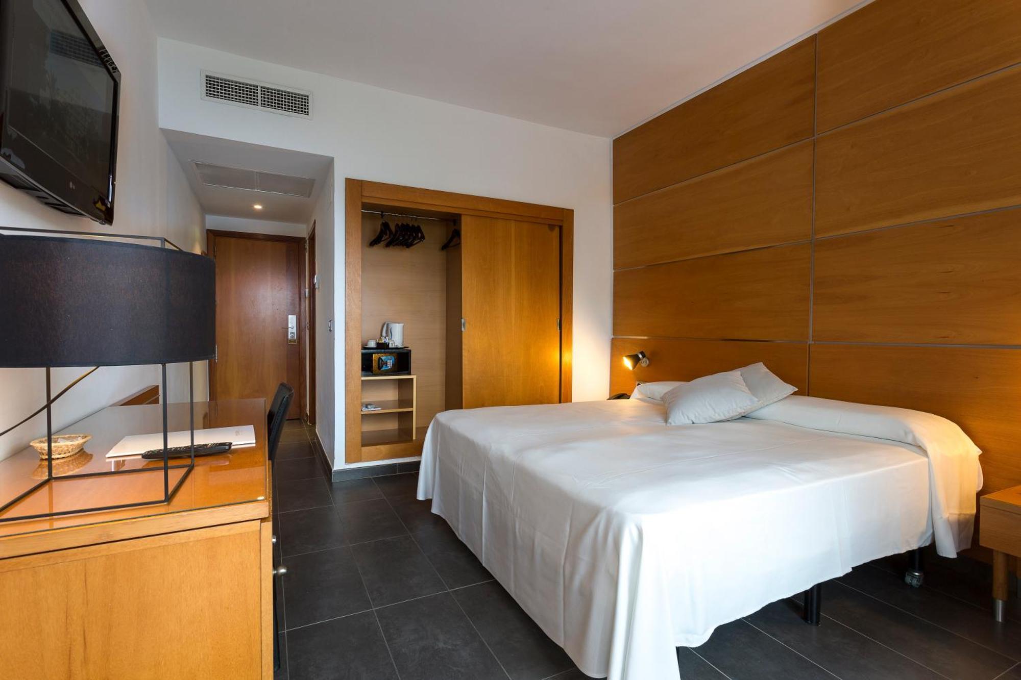 Palladium Hotel Cala Llonga - Adults Only Eksteriør bilde